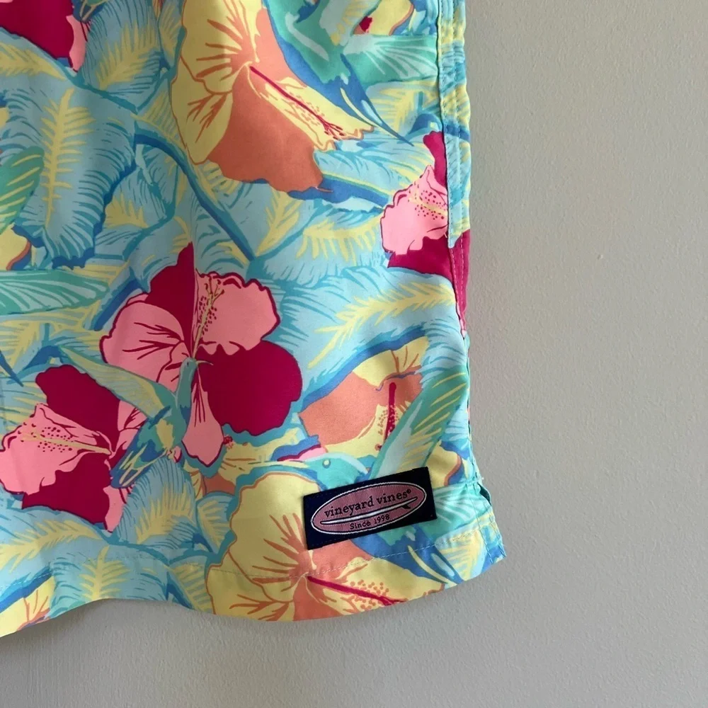 VINEYARD VINES 7” Chappy Printed Floral Hummingbird Swim Trunks, Blue/Red, L